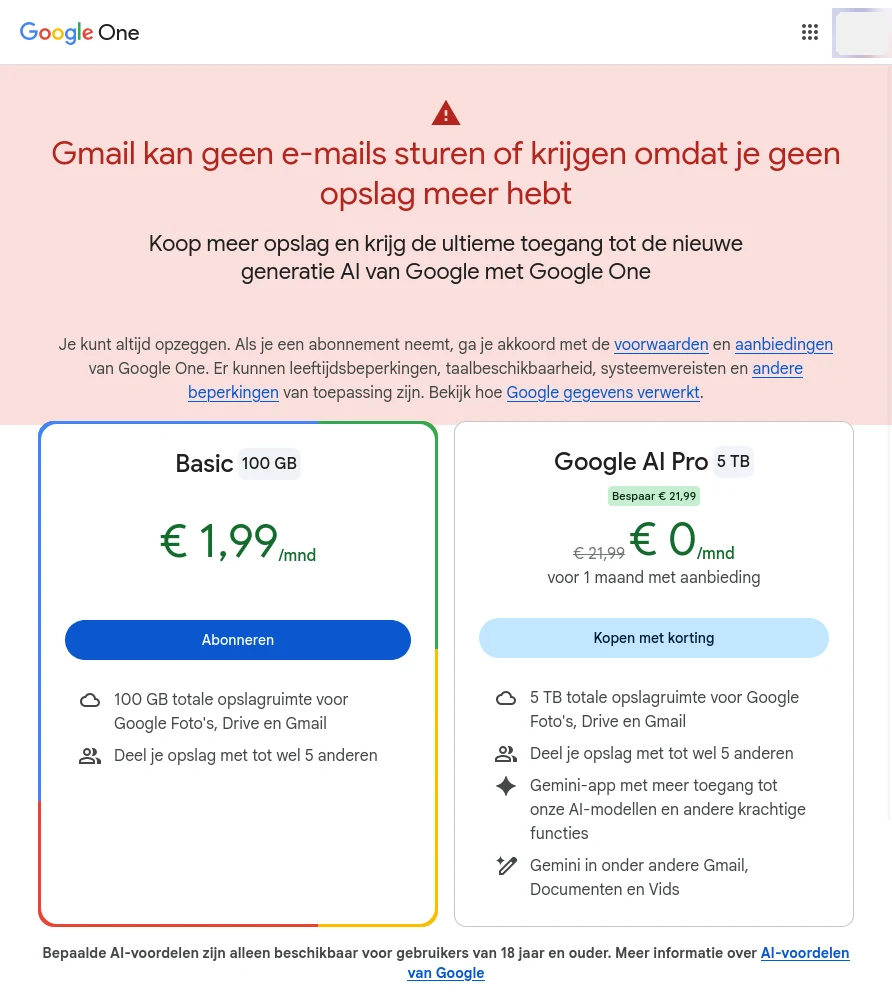 Scherm van Google One met in rode letters: Gmail kan geen e-mails sturen of krijgen omdat je geen opslag meer hebt. Daaronder: koop meer opslag en krijg de ultieme toegang tot de nieuwe generatie AI van Google met Google One. Twee abonnementen: Basic, 100 GB, 1,99 euro per maand, en Google AI Pro, 5 TB, normaal 21,99 euro, de eerste maand 0 euro met aanbieding. De profielfoto rechtsboven is onherkenbaar gemaakt.