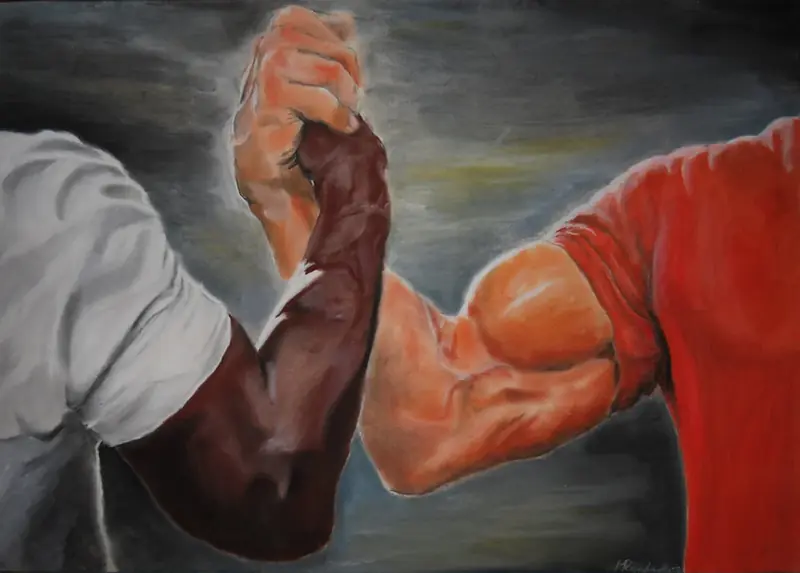 Twee gespierde armen, één in een wit overhemd en één in een rood shirt, die elkaar in een vaste, hechte handdruk omklemmen. Beeldtaal: 'Epic Handshake'-meme, gebruikt als beeld voor een onverwachte alliantie tussen partijen die elkaar in het publieke debat juist zouden moeten controleren.